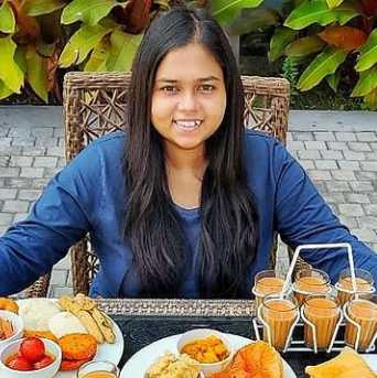 Celebrity Triparna Banerjee - Tring India