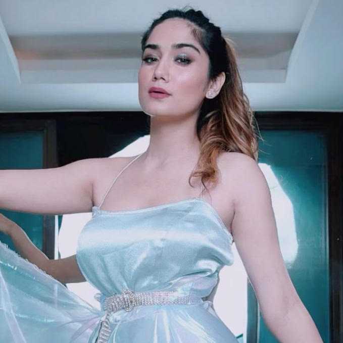 Celebrity Vaishali Thaper - Tring India