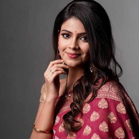 Celebrity Saaniya Chaudhari - Tring India