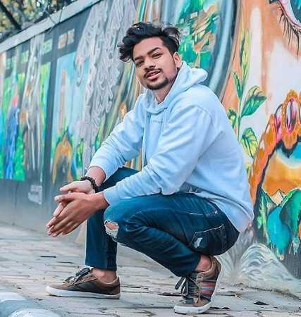 Celebrity Adarsh Khoniyal - Tring India