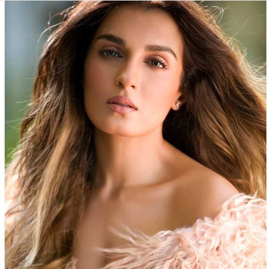 Celebrity Shiny Doshi - Tring India