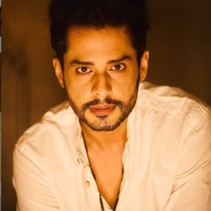 Celebrity Shardul Pandit - Tring India