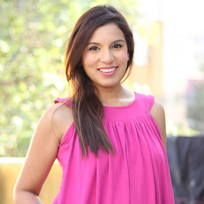 Celebrity Kim Paradise - Tring India