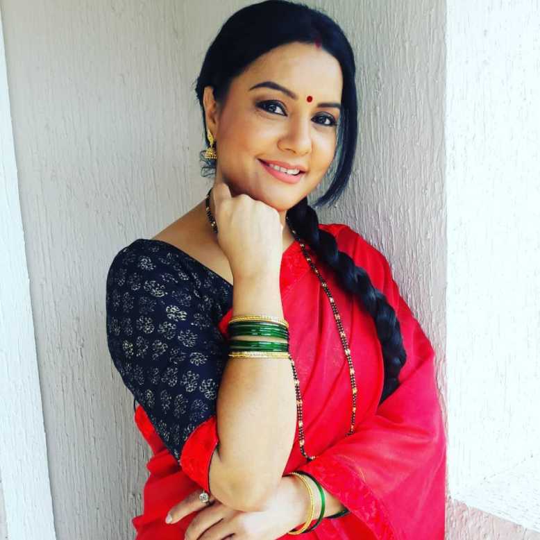 Celebrity Sucheta Khanna - Tring India