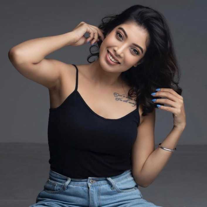 Celebrity Riya Chanda - Tring India