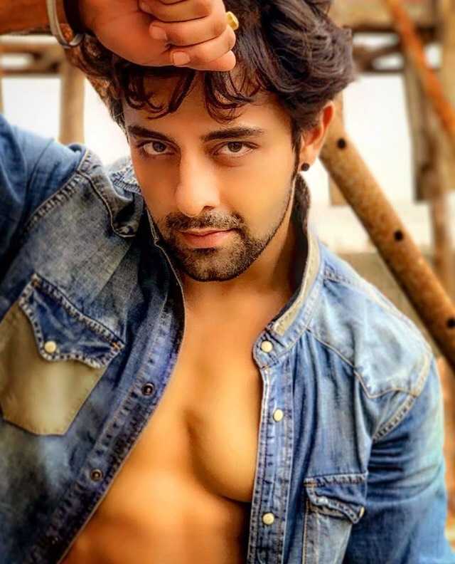 Celebrity Paras Babbar - Tring India