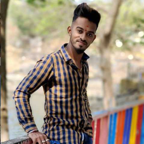 Celebrity Vicky Naik - Tring India