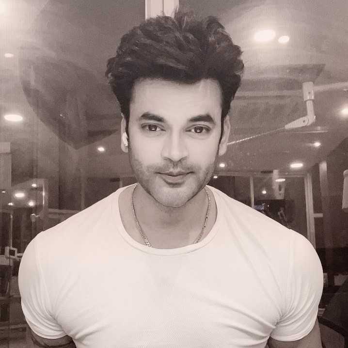 Celebrity Dr Abhineet Gupta - Tring India