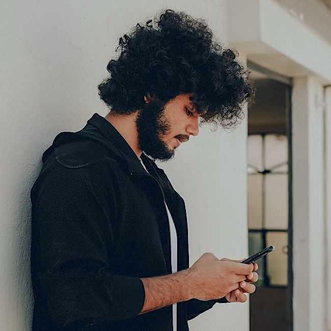 Celebrity Siddhant Soni - Tring India