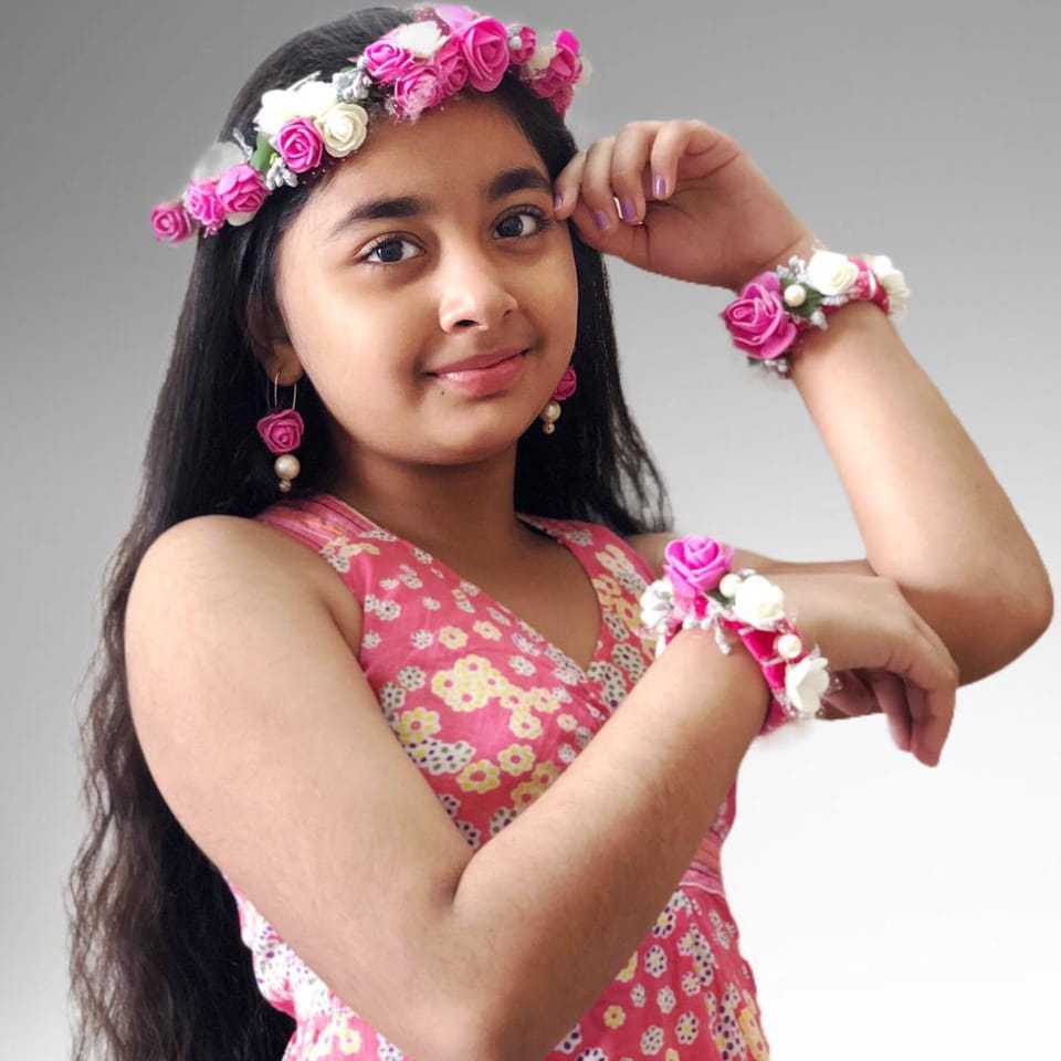 Celebrity Stuti Zakarde - Tring India