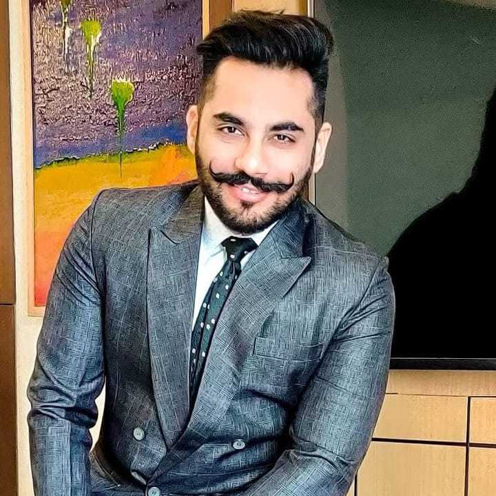 Celebrity Mohit Jadhwani - Tring India