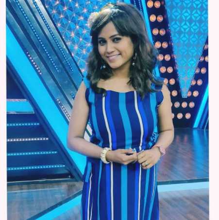 Celebrity Rasika Vengurlekar - Tring India