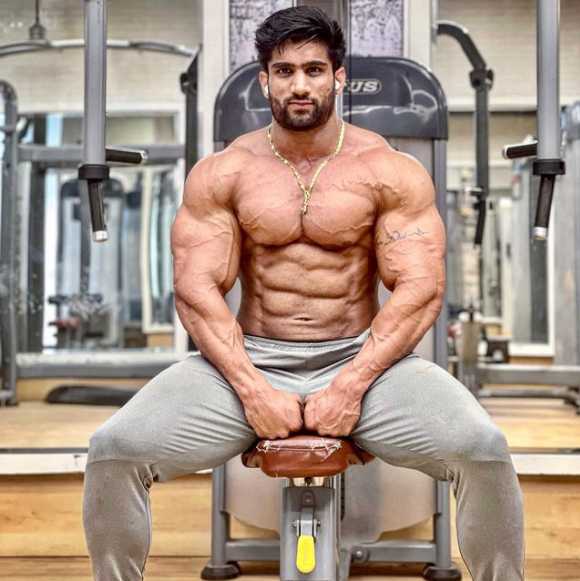 Celebrity Nitin Chandila - Tring India