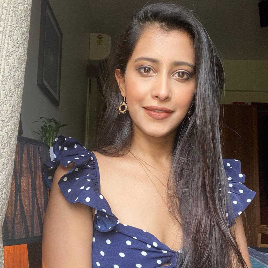 Celebrity Sakshi Agarwal - Tring India