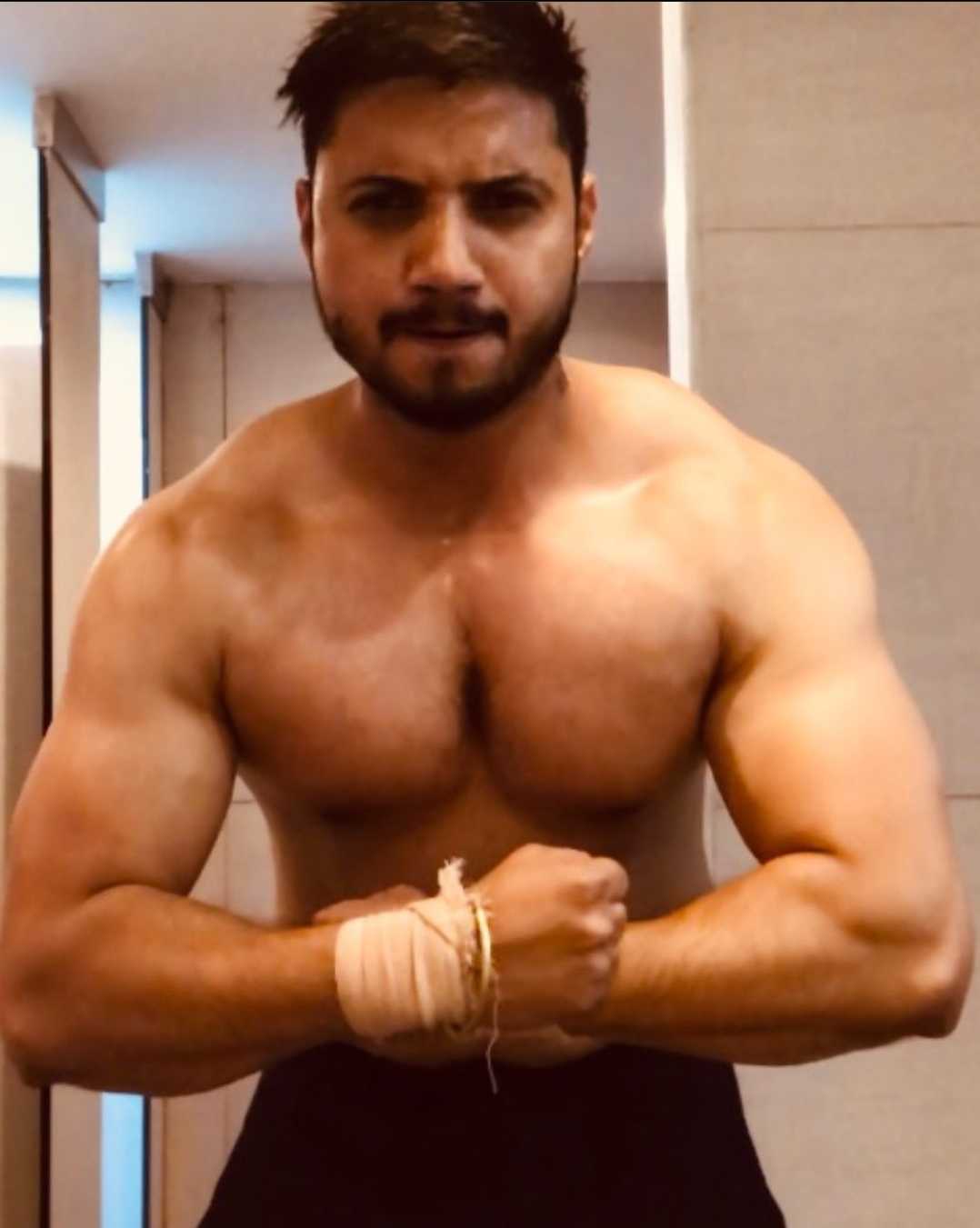 Celebrity Param Chauhan - Tring India