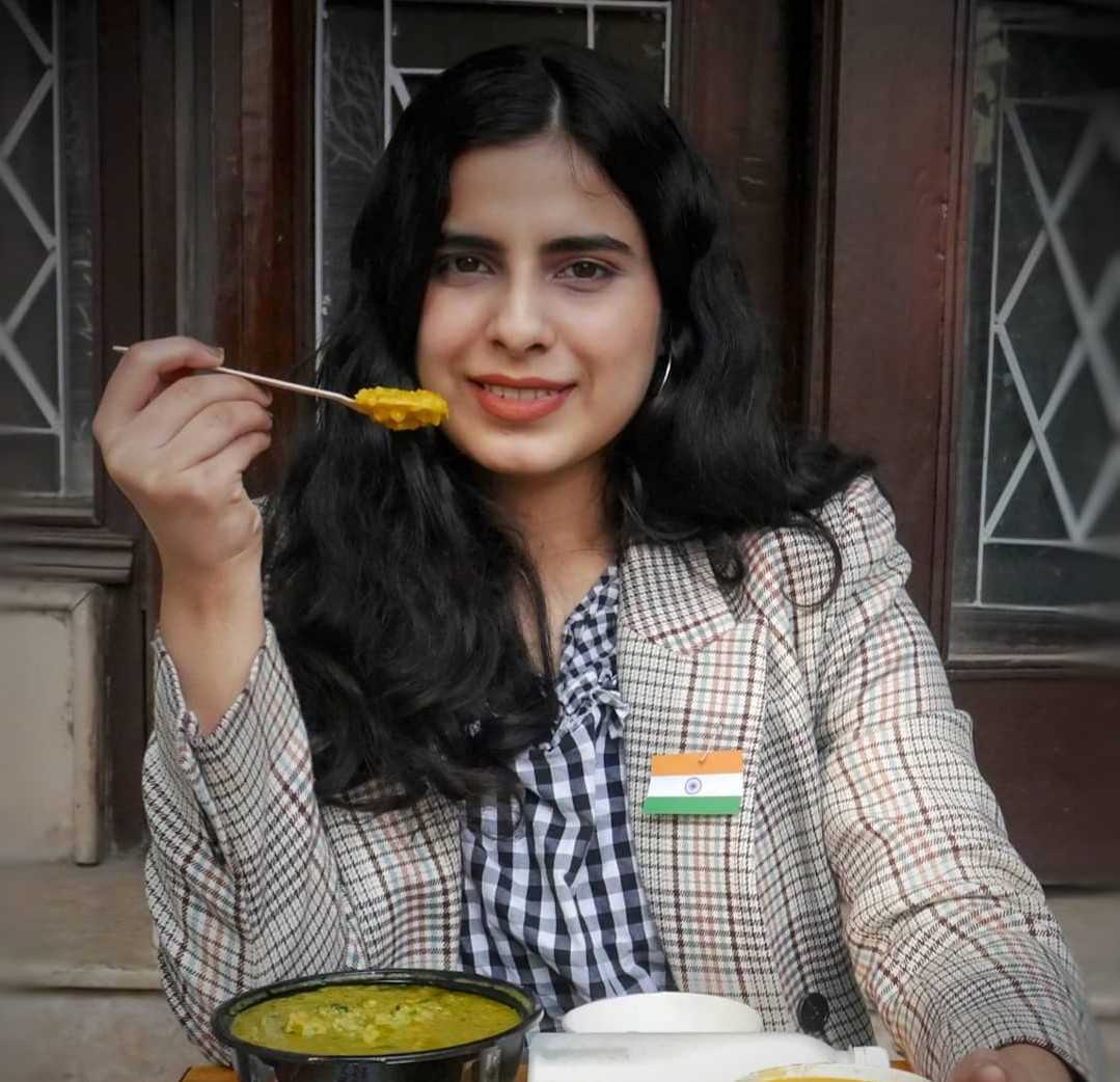 Celebrity Vidhi Gandhi - Tring India