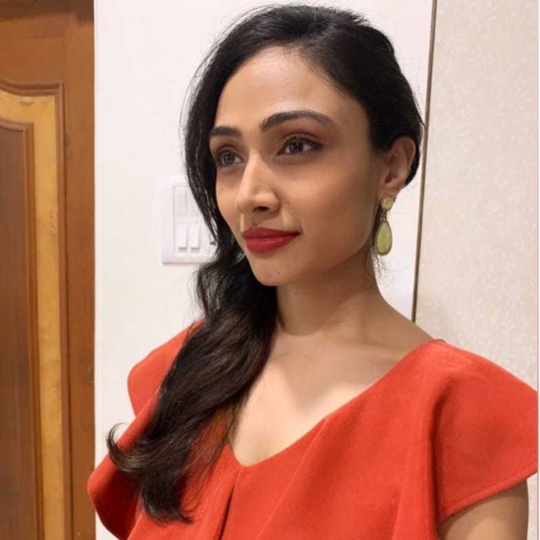 Celebrity Dipna Patel - Tring India