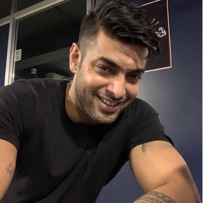 Celebrity Roshan Singh - Tring India
