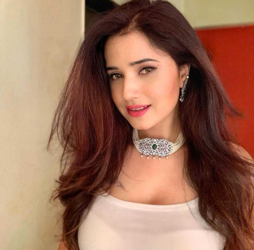 Celebrity Preeti Chaudhary - Tring India