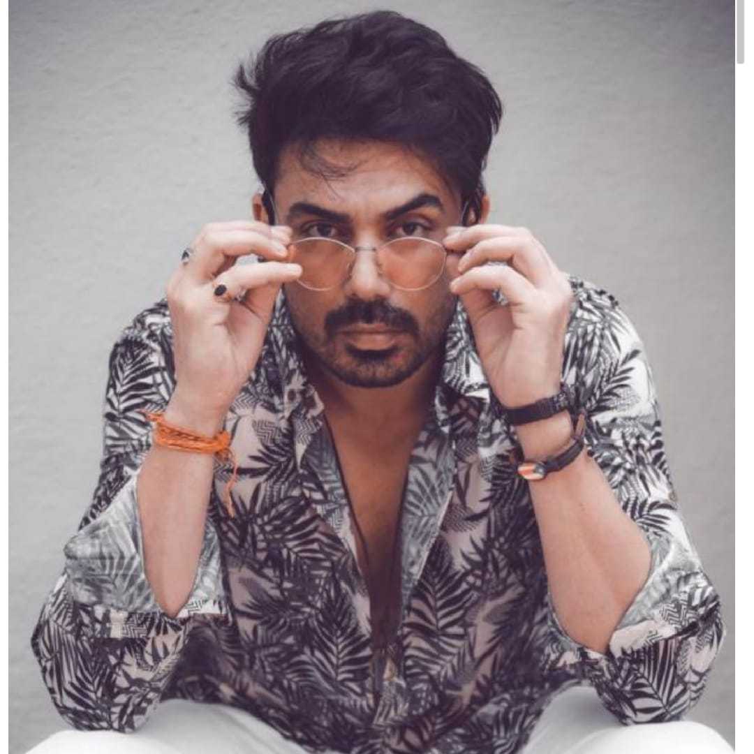 Celebrity Vikram Mastal - Tring India