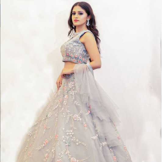 Celebrity Sakshi Phadke - Tring India