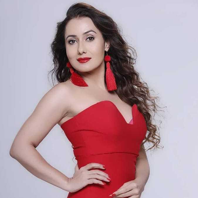 Celebrity Sareh Far - Tring India