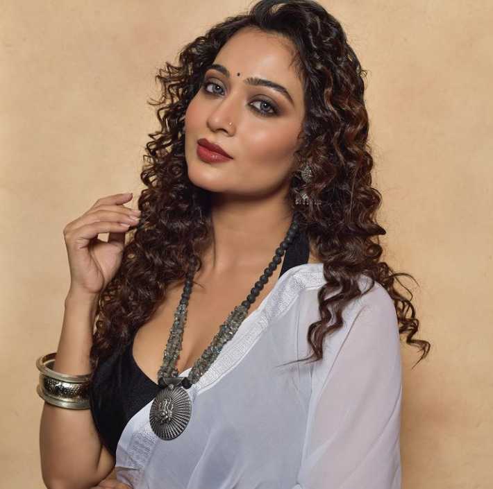 Celebrity Piyali Munsi - Tring India