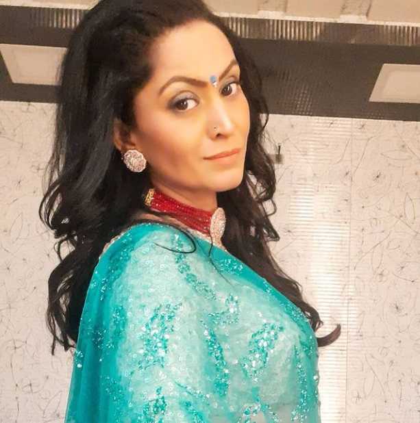 Celebrity Shivani Gosain - Tring India