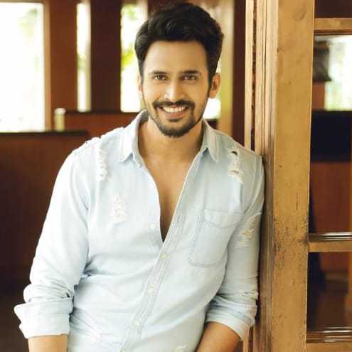 Celebrity Bhushan Pradhan - Tring India