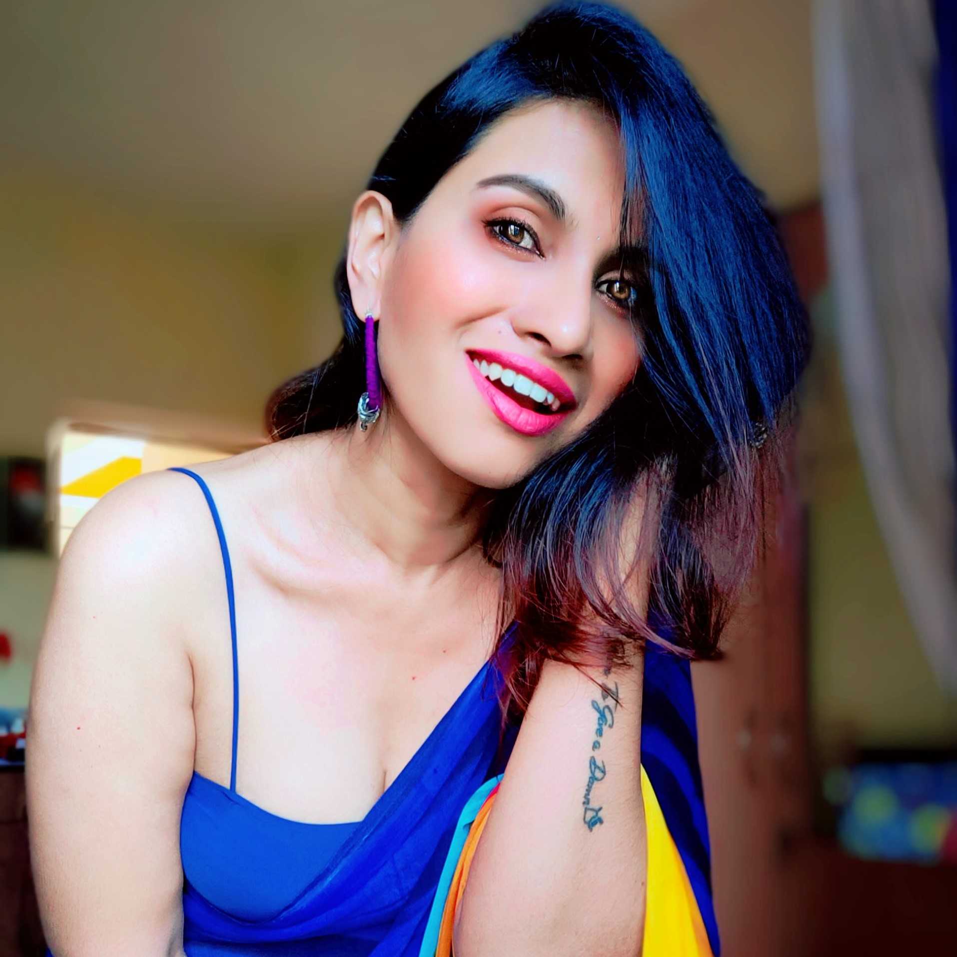 Celebrity Prachi Maulingker - Tring India