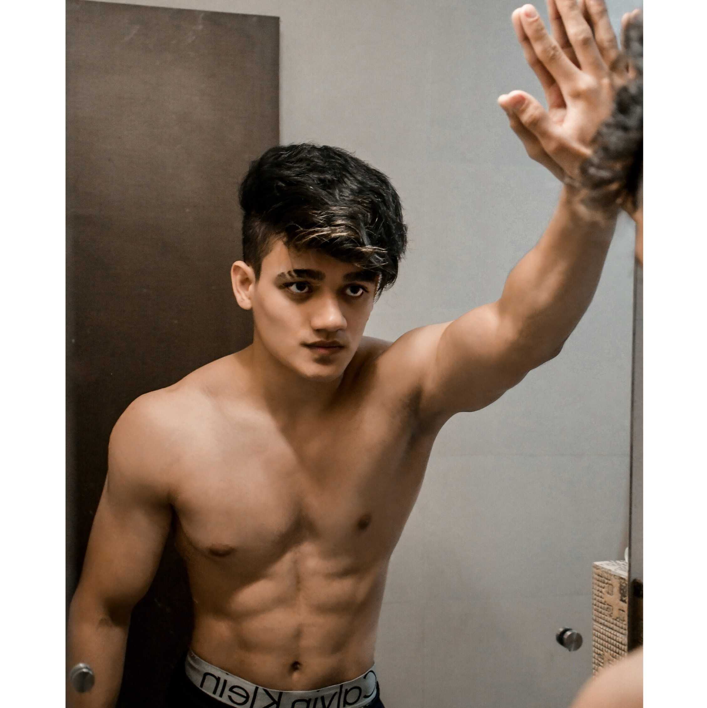 Celebrity Kanishk Rawat - Tring India