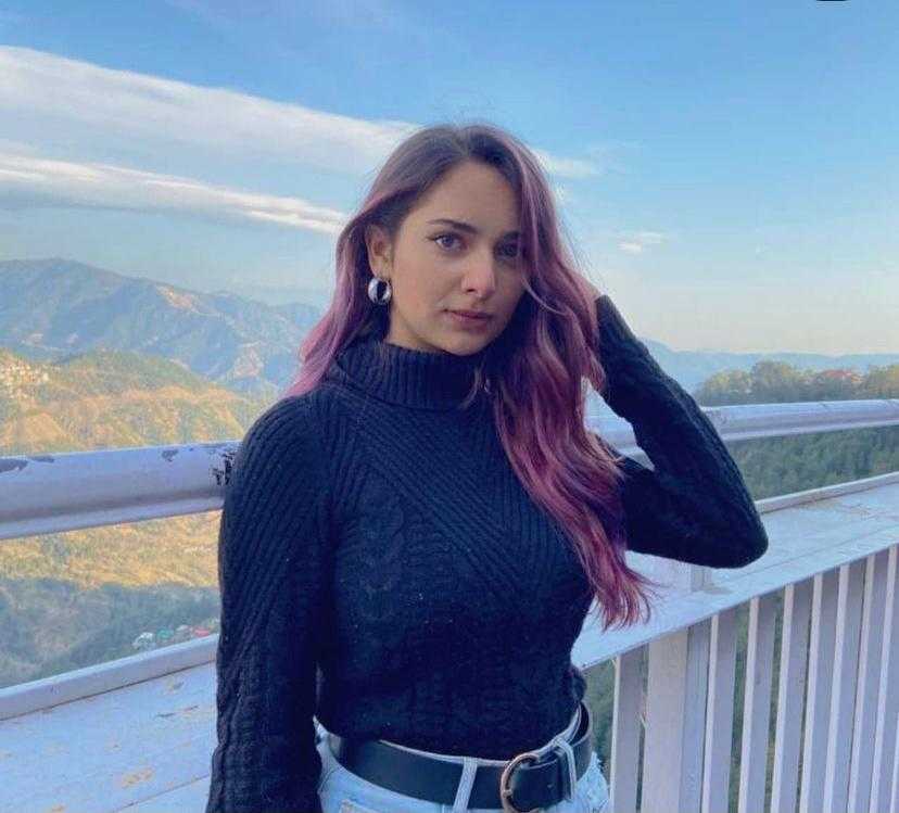 Celebrity Avantika Sharma - Tring India