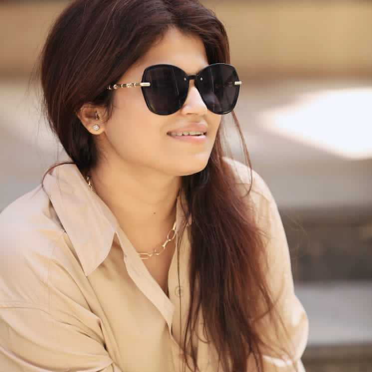 Celebrity Nidhi Kurda Khurana - Tring India