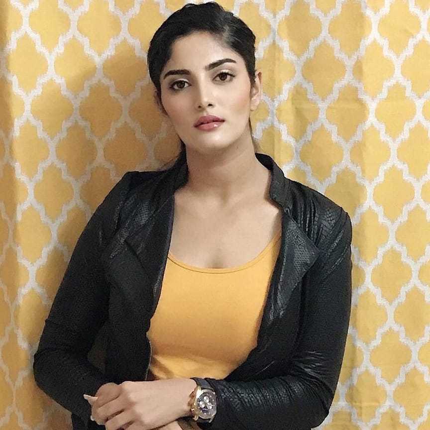 Celebrity Hardika Joshi - Tring India