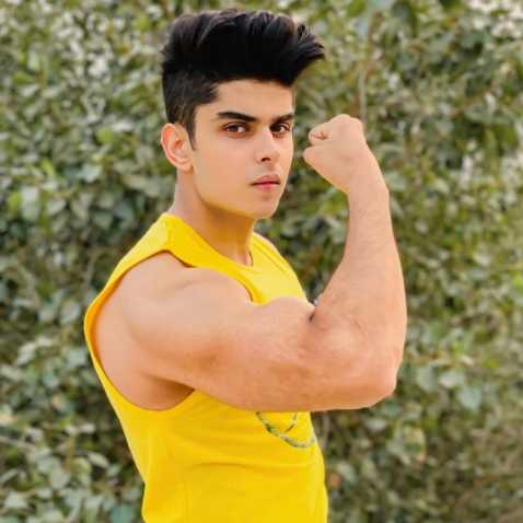 Celebrity Tejas Yadav - Tring India