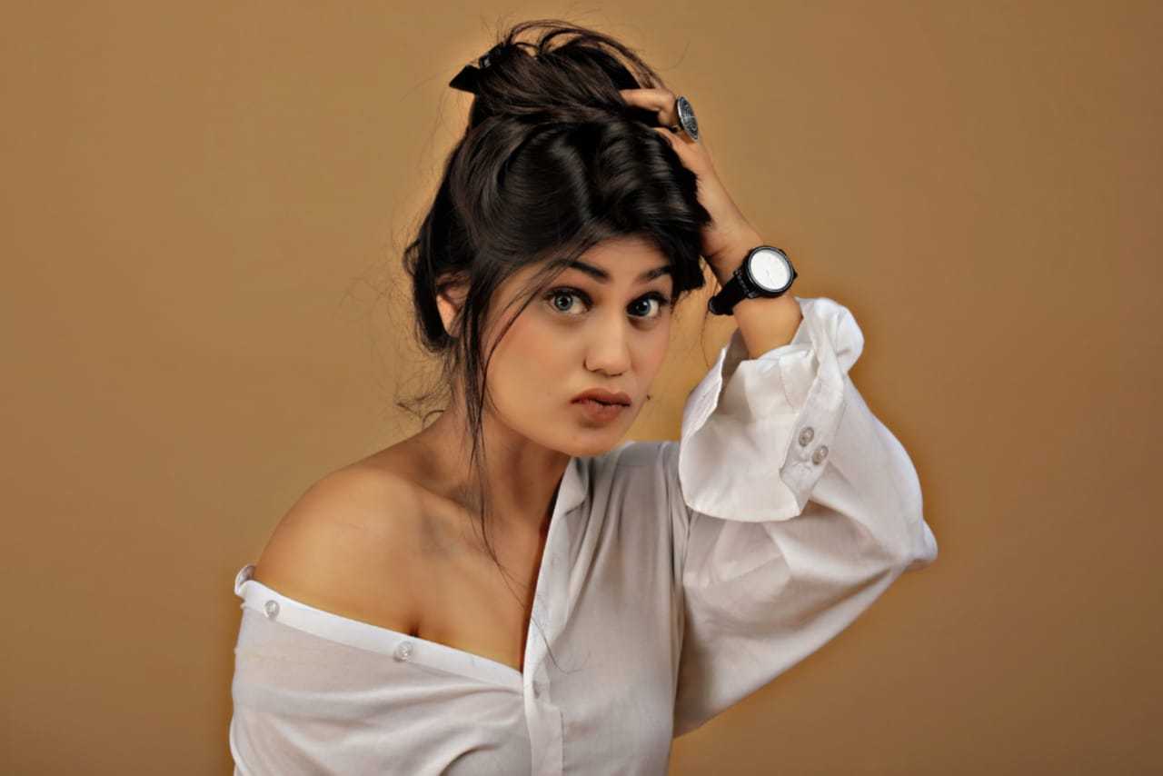 Celebrity Aishwarya Sharma - Tring India