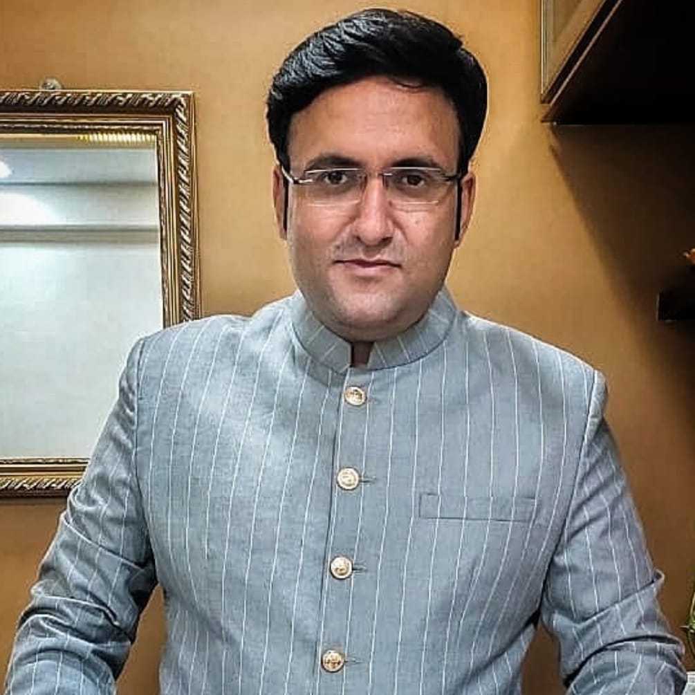 Celebrity Deepak Pareek - Tring India