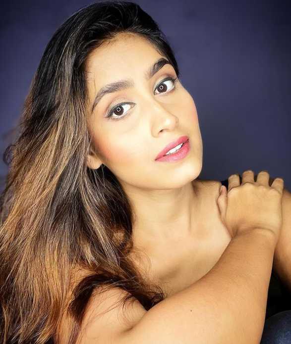 Celebrity Nandani Tiwary - Tring India