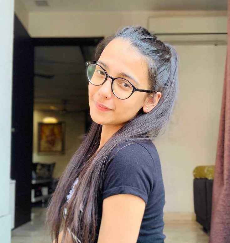 Celebrity Sanya Taneja - Tring India