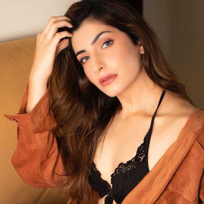 Celebrity Simrithi Bathija - Tring India