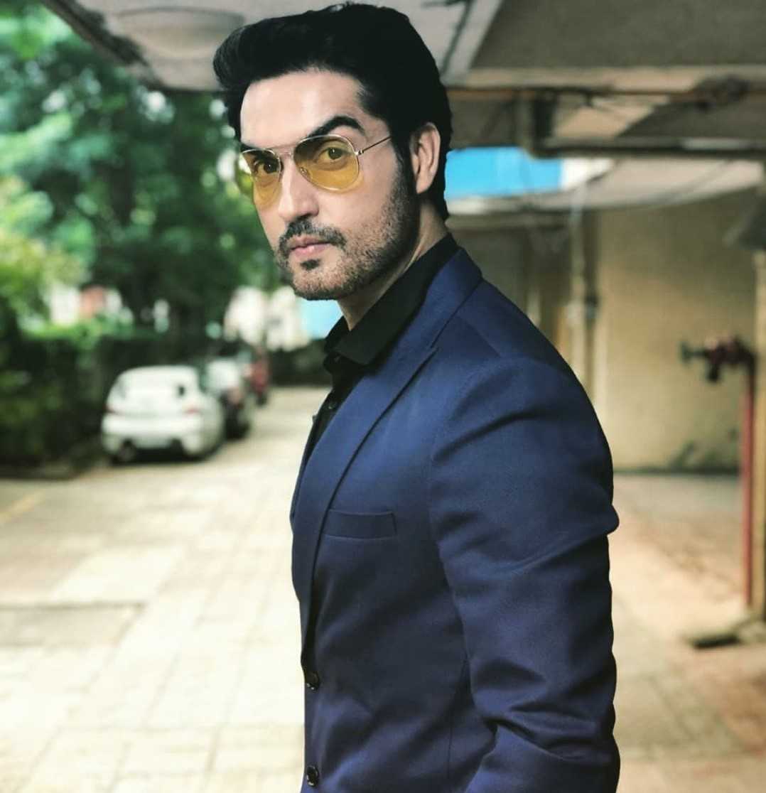 Celebrity Kunal Bakshi - Tring India