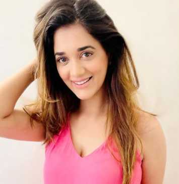 Celebrity Deeksha Mishra - Tring India