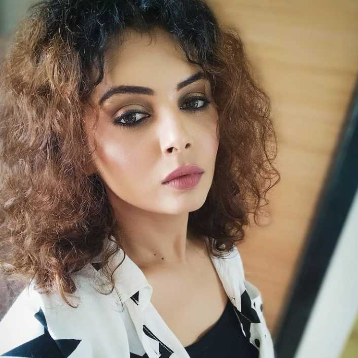 Celebrity Aalya Singh - Tring India