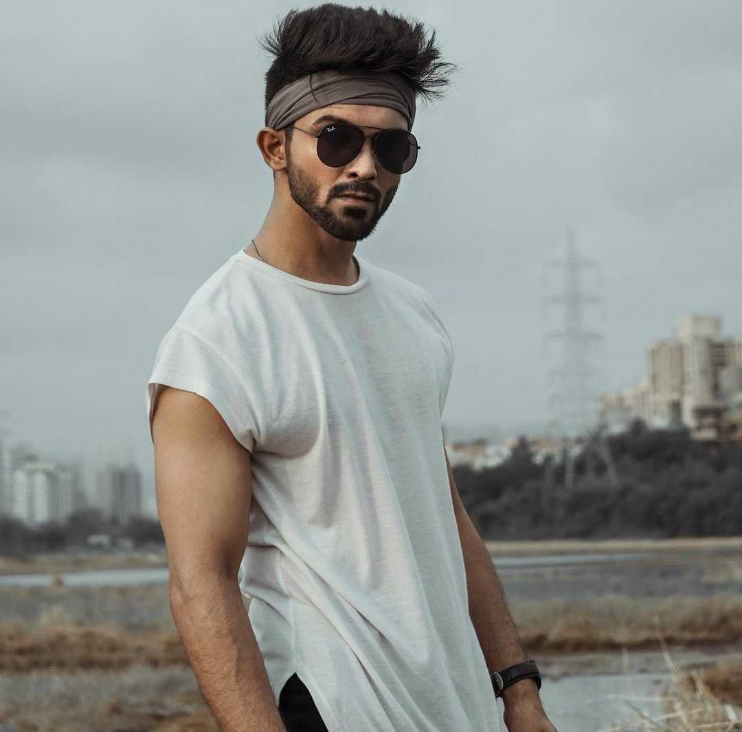 Celebrity Aditya Pandey - Tring India