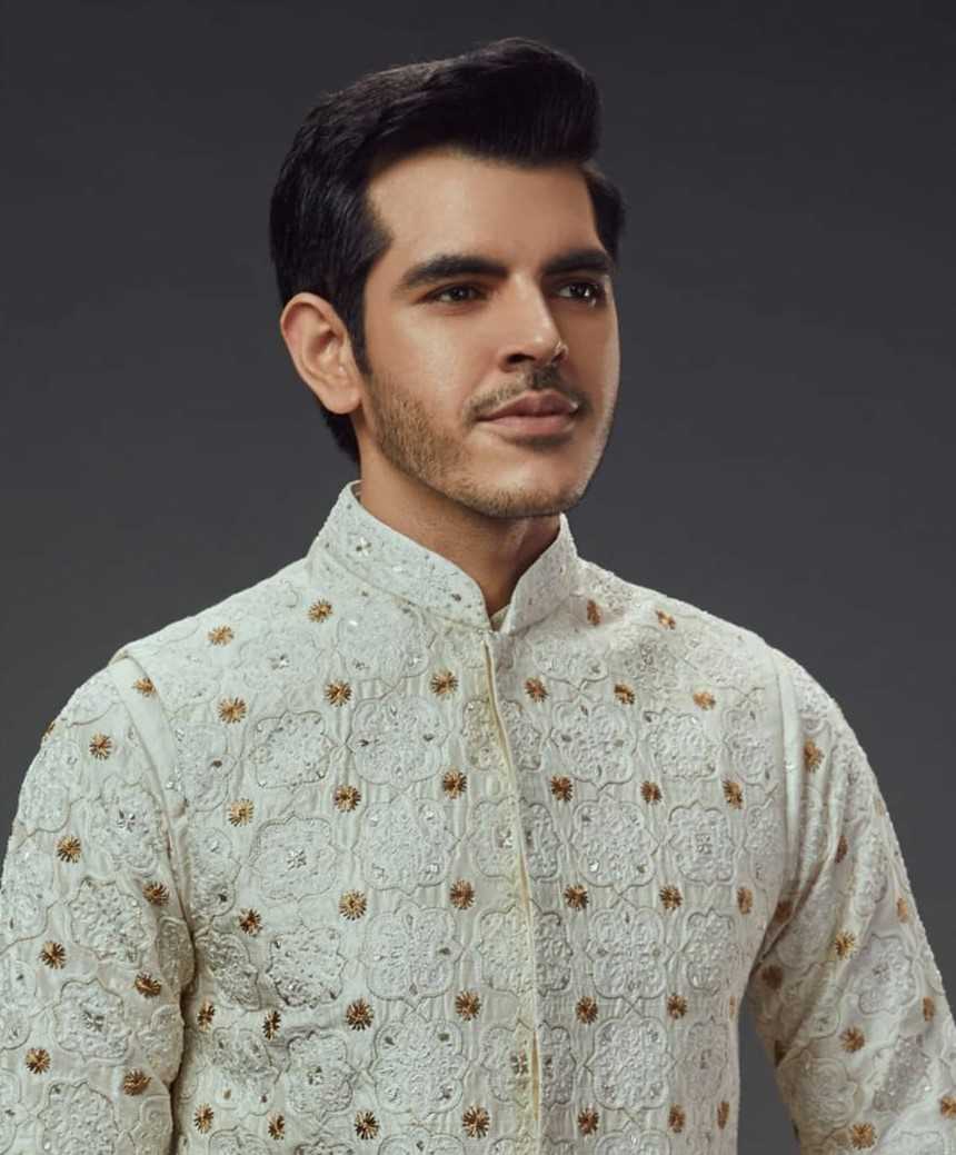 Celebrity Charudutt Sapra - Tring India