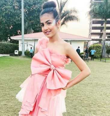 Celebrity Taniya Oberoi - Tring India