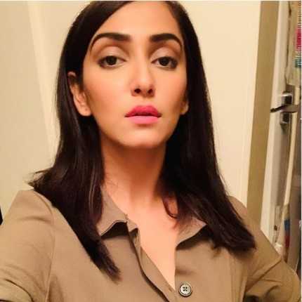 Celebrity Srishti Jain - Tring India