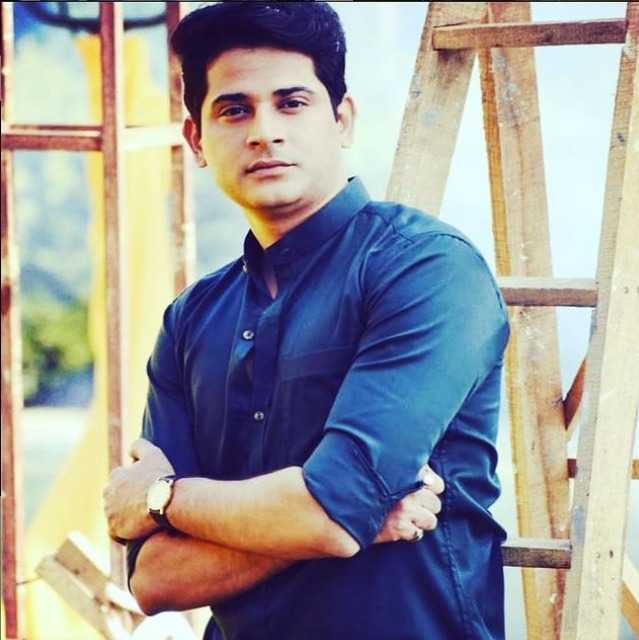 Celebrity Roshan Vichare - Tring India