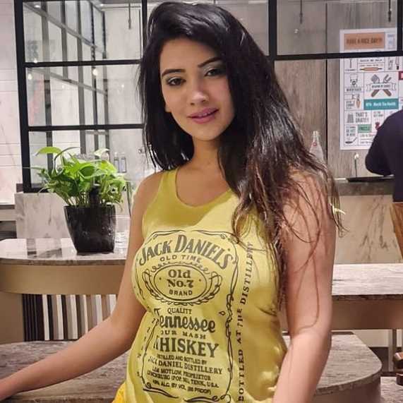 Celebrity Vaishali Panwar - Tring India