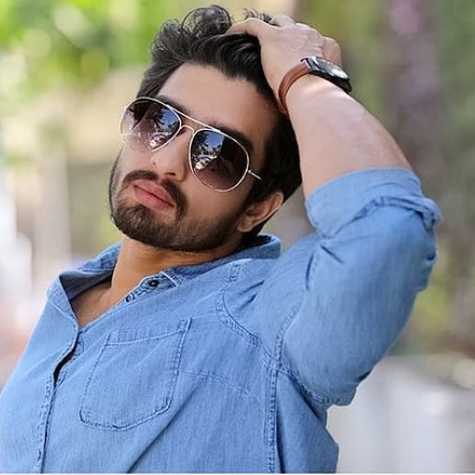 Celebrity Aryan- Tring India